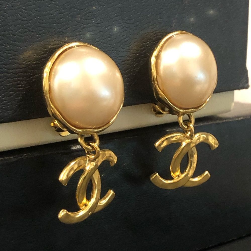 CHANEL COCO Mark Pearl Swing Earrings 95P Engraved w/ Box 24k Gold Plated - Picture 4 of 17
